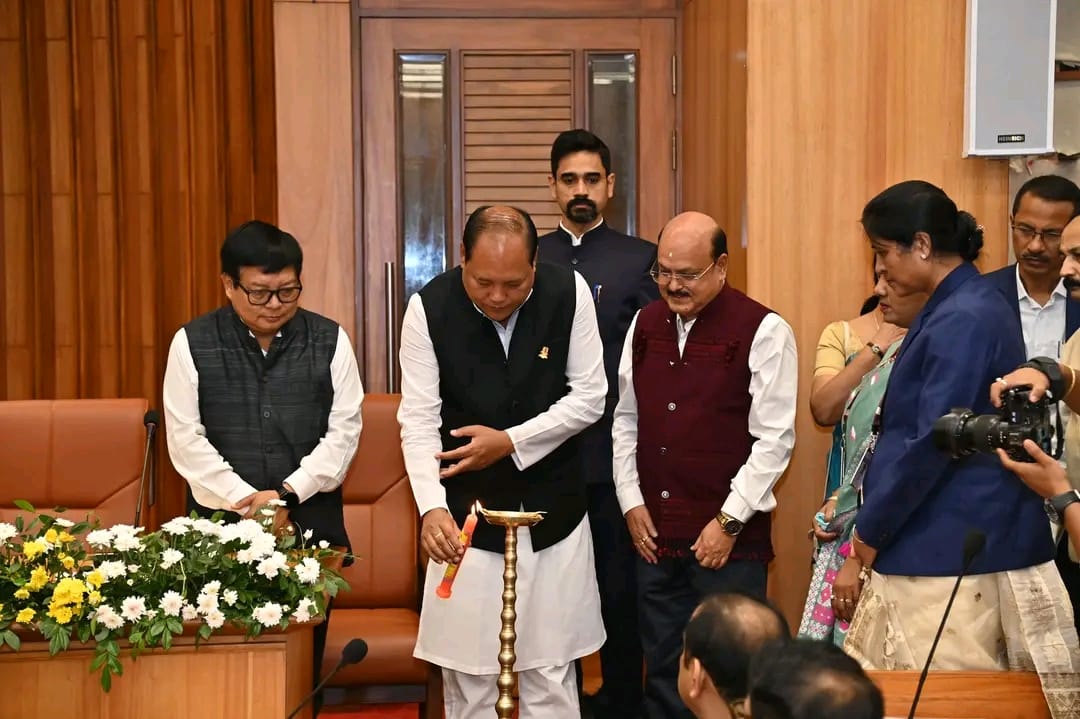 শুকুৰবাৰে অসম বিধান সভাৰ নতুন ভৱনৰ সভাকক্ষত ৰাজহুৱা প্ৰতিষ্ঠান সমিতিৰ ...